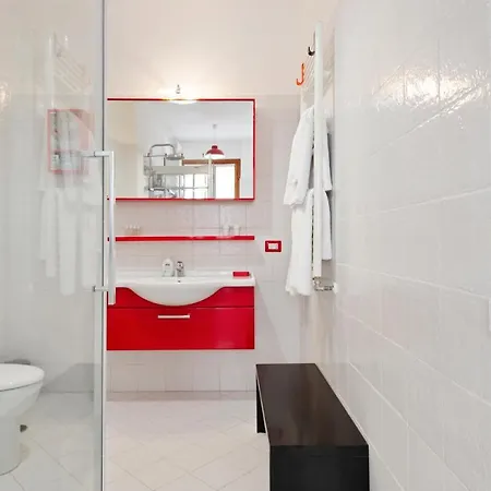 Colourful Flat 15 Min From The Colosseum アパート *