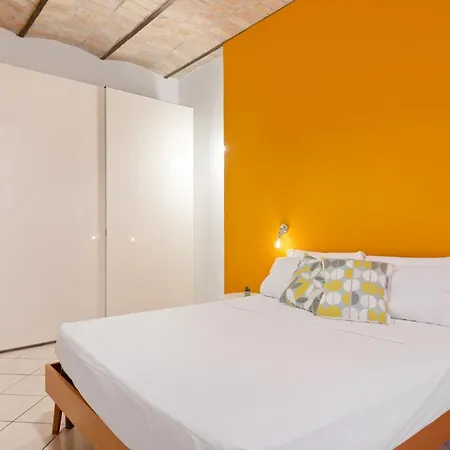 Colourful Flat 15 Min From The Colosseum ローマ