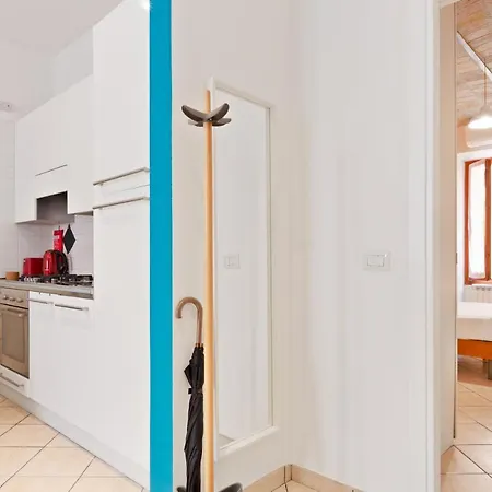 Colourful Flat 15 Min From The Colosseum *