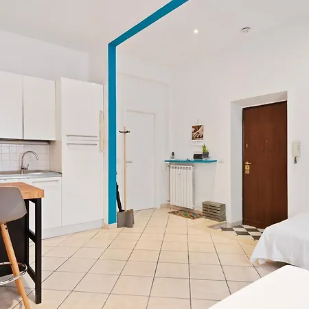 Colourful Flat 15 Min From The Colosseum アパート *
