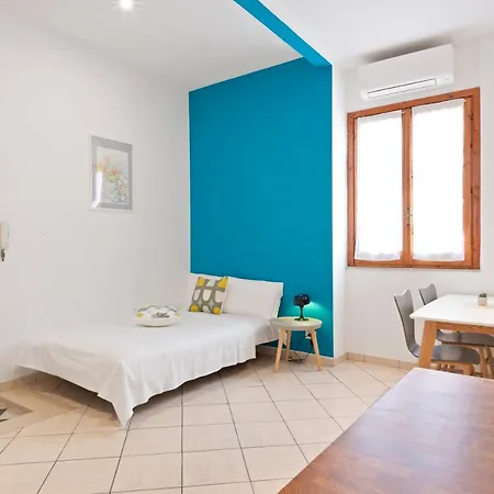 アパート Colourful Flat 15 Min From The Colosseum ローマ